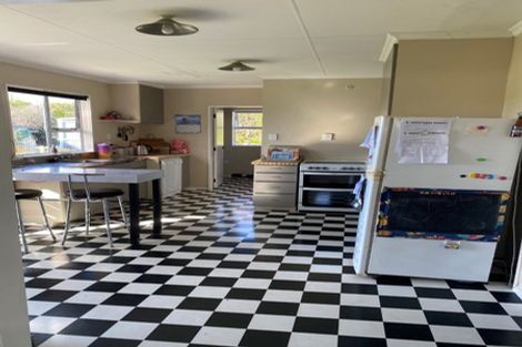 Photo of property in 26 Avenue North Road, Levin, 5510