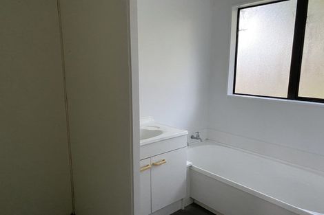 Photo of property in 2/8 Quiet Street, Te Atatu South, Auckland, 0610