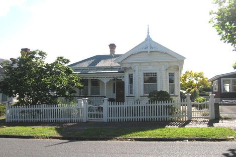 Photo of property in 7 Herne Bay Road, Herne Bay, Auckland, 1011