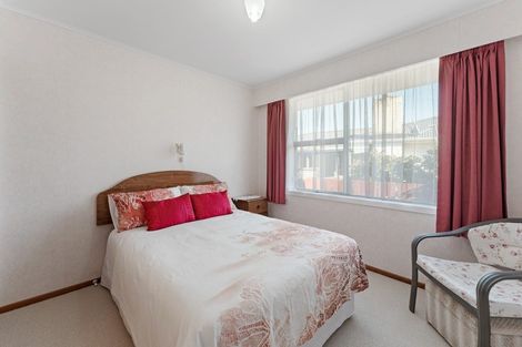 Photo of property in 2/4 Severn Place, Spotswood, New Plymouth, 4310