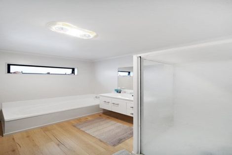 Photo of property in 16 Kuparu Street, Weymouth, Auckland, 2103