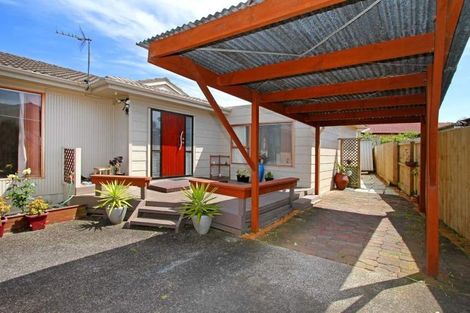 Photo of property in 29 Kelman Road, Kelston, Auckland, 0602