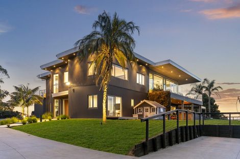 Photo of property in 201 Whangaparaoa Road, Red Beach, 0932