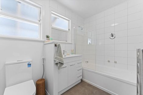 Photo of property in 21 Mcquarrie Avenue, Wattle Downs, Auckland, 2103