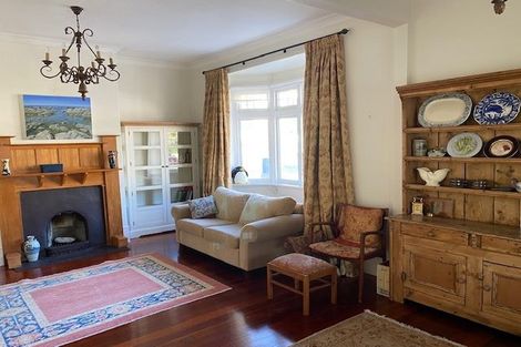 Photo of property in 19 Glen Road, Kelburn, Wellington, 6012