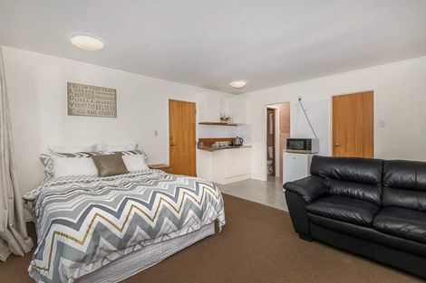 Photo of property in 21 Robin Lane, Browns Bay, Auckland, 0630
