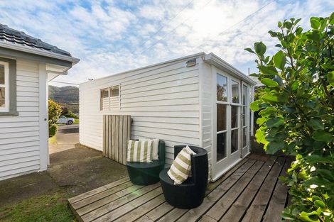 Photo of property in 28 Coates Street, Tawa, Wellington, 5028