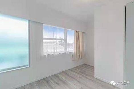 Photo of property in 10 Holdaway Avenue, Northcote, Auckland, 0627