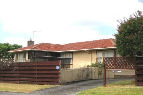 Photo of property in 1a Frizell Street, Beach Haven, Auckland, 0626