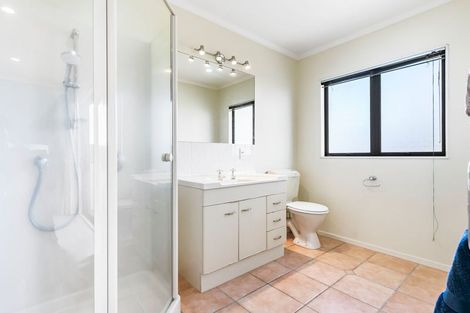 Photo of property in 2/25 Thirlmere Rise, Northpark, Auckland, 2013