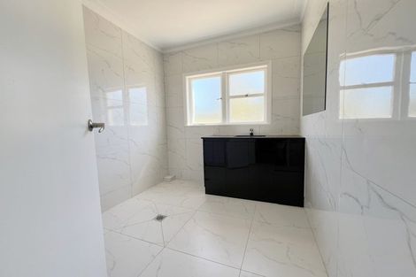 Photo of property in 18 Woodford Avenue, Henderson, Auckland, 0610