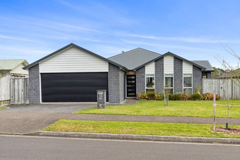 Photo of property in 10 Rochfort Crescent, Pyes Pa, Tauranga, 3112