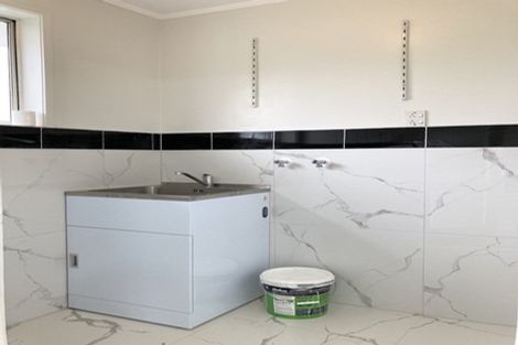 Photo of property in 69 Kemp Road, Massey, Auckland, 0614