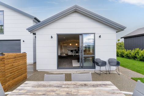 Photo of property in 10 Ella Lane, Green Island, Dunedin, 9018