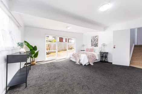 Photo of property in 12 Ashbourne Place, Glendene, Auckland, 0602