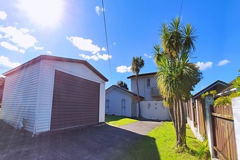 Photo of property in 12 Colwill Road, Massey, Auckland, 0614