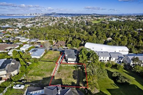 Photo of property in 11c Kaihu Street, Northcote, Auckland, 0627