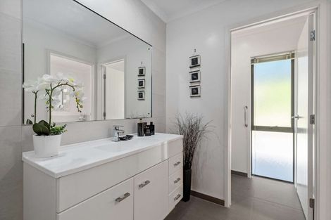 Photo of property in 8 Millbrook Drive, Waiuku, 2683