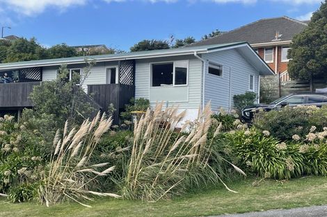 Photo of property in 99a Dowse Drive, Maungaraki, Lower Hutt, 5010