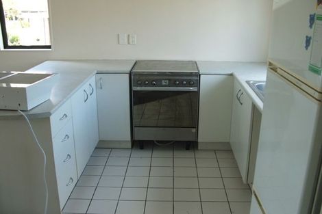 Photo of property in Lynn Park Terrace, 1/12 Ambrico Place, New Lynn, Auckland, 0600