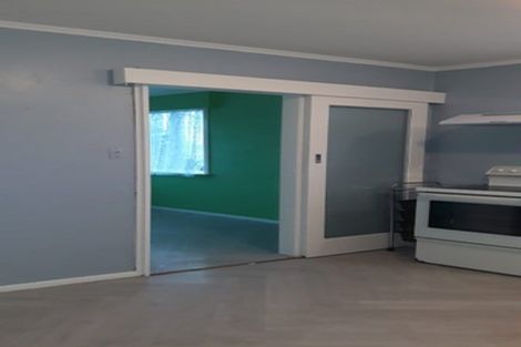 Photo of property in 5 Alder Place, Newlands, Wellington, 6037