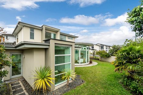 Photo of property in 90 Medallion Drive, Oteha, Auckland, 0632