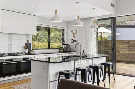 Photo of property in 7/2a Montrose Place, Highlands Park, New Plymouth, 4312