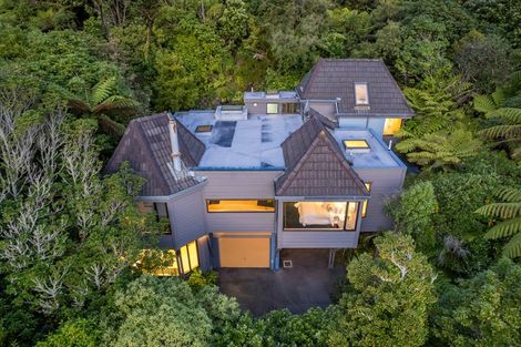 Photo of property in 17 Dillon Street, Lowry Bay, Lower Hutt, 5013