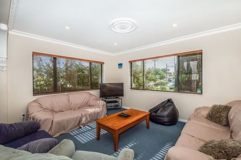 Photo of property in 2/49 College Road, Northcote, Auckland, 0627