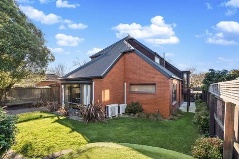 Photo of property in 2/433 Memorial Avenue, Burnside, Christchurch, 8053