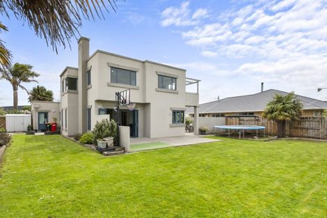 Photo of property in 55 Royal Oak Drive, Kelvin Grove, Palmerston North, 4414
