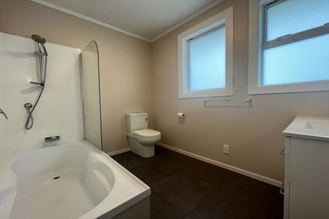 Photo of property in 12 Ponderosa Grove, Maoribank, Upper Hutt, 5018