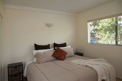 Photo of property in 9/18 Parr Terrace, Castor Bay, Auckland, 0620