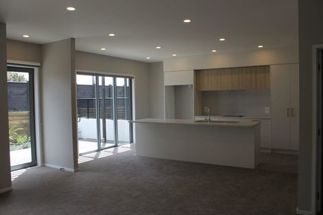 Photo of property in 2/31 Verbena Road, Birkdale, Auckland, 0626