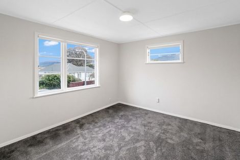 Photo of property in 2 Argyle Grove, Trentham, Upper Hutt, 5018