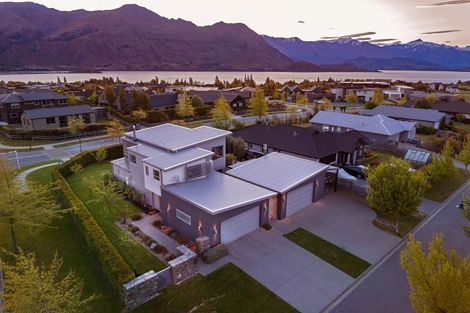 Photo of property in 10 Sunnyside Lane, Wanaka, 9305