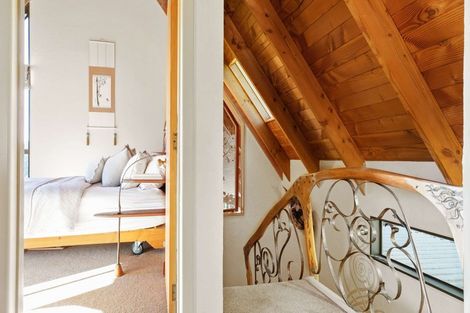 Photo of property in 68 Laingholm Drive, Laingholm, Auckland, 0604