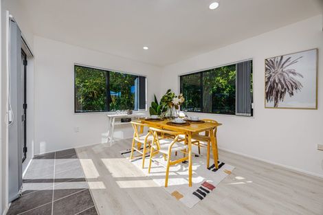 Photo of property in 99a Redoubt Road, Goodwood Heights, Auckland, 2105