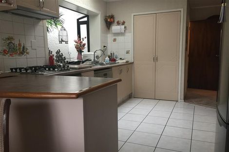 Photo of property in 1/47 Edmonton Road, Henderson, Auckland, 0612