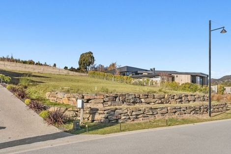 Photo of property in 16 Akitu Rise, Wanaka, 9305
