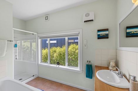 Photo of property in 24 Maffeys Road, Mount Pleasant, Christchurch, 8081