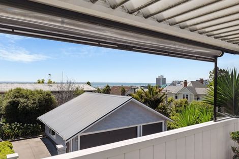 Photo of property in 20b Fulford Street, New Plymouth, 4310
