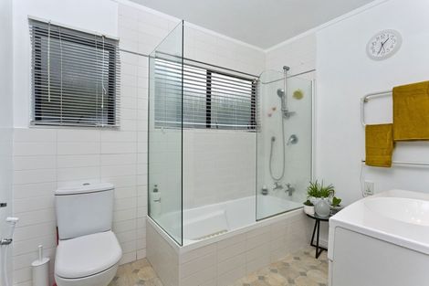 Photo of property in 2/29 Rangatira Road, Birkdale, Auckland, 0626