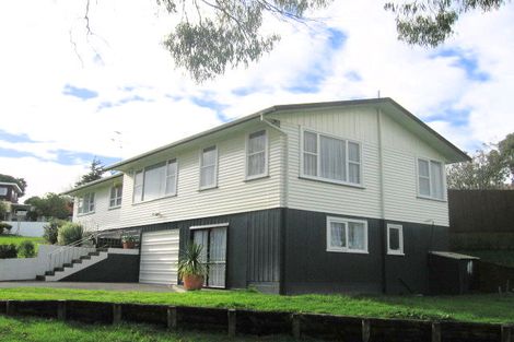 Photo of property in 2 Nielsen Place, Massey, Auckland, 0614