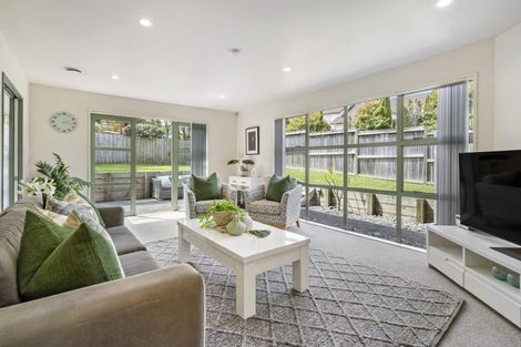 Photo of property in 15 Arirang Rise, Pinehill, Auckland, 0632