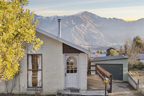 Photo of property in 37 Hunter Crescent, Wanaka, 9305