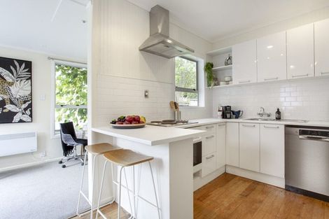 Photo of property in 25 Makiri Street, Helensville, 0800