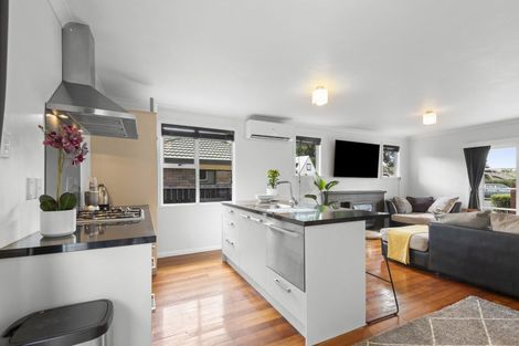 Photo of property in 11 Durham Crescent, Palmerston North, 4414