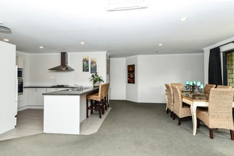 Photo of property in 62 Farnborough Drive, Grandview Heights, Hamilton, 3200