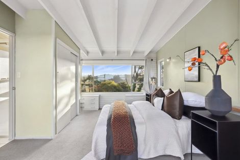 Photo of property in 8 Arapito Road, Titirangi, Auckland, 0604